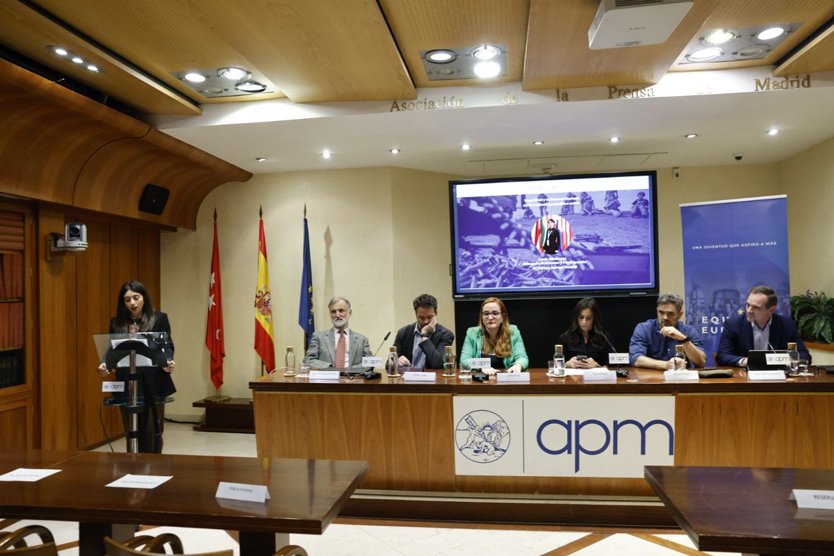 🔛 Comienza la Jornada 'Defensa y seguridad en Europa en el contexto geopolítico actual'  en la sede de la APM cutt.ly/CraDDULS

🗣️ María Rey (<a href="/maria_rey/">maria rey</a>), presidenta de la APM, y Lucía Albarsanz, delegada de Eventos y Participación de Equipo Europa Madrid, inauguran la