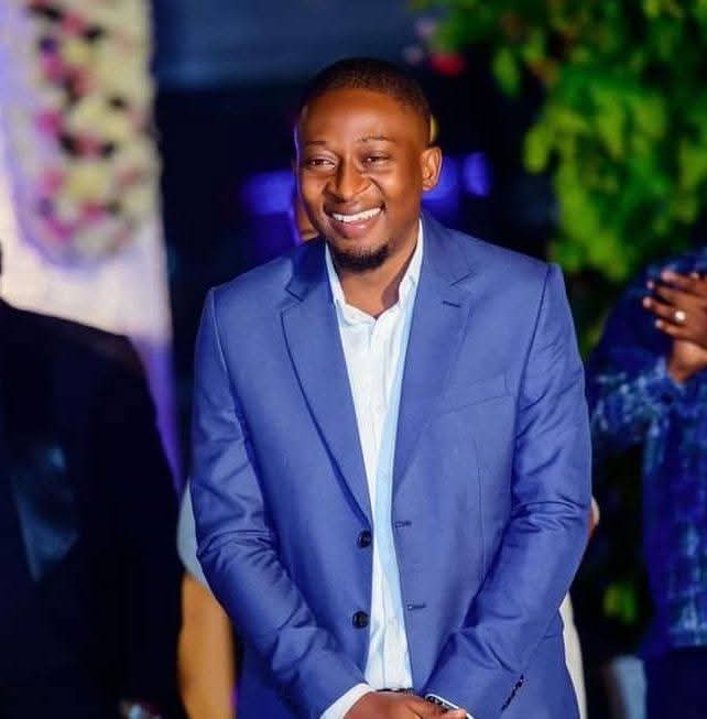 Dotto Rangimoto (@jinikinyonga) on Twitter photo Pongezi sana kwa <a href="/MaunduMwingizi/">Maundu Mwingizi</a>. Dah! Nimefurahi kumwona mwalimu wangu kwenye orodha fupi ya <a href="/tuzonyerere/">Tuzo Nyerere</a>. Inshallah tuzo tunakwenda kuichukua.
Nilikuwa nakwenda ofisini kwa Mwingizi. Kwenda kujifunza kuandika riwaya. Yaan kipindi hicho nilikuwa nimetoka zangu Nairobi, Pongezi sana kwa <a href="/MaunduMwingizi/">Maundu Mwingizi</a>. Dah! Nimefurahi kumwona mwalimu wangu kwenye orodha fupi ya <a href="/tuzonyerere/">Tuzo Nyerere</a>. Inshallah tuzo tunakwenda kuichukua.
Nilikuwa nakwenda ofisini kwa Mwingizi. Kwenda kujifunza kuandika riwaya. Yaan kipindi hicho nilikuwa nimetoka zangu Nairobi,