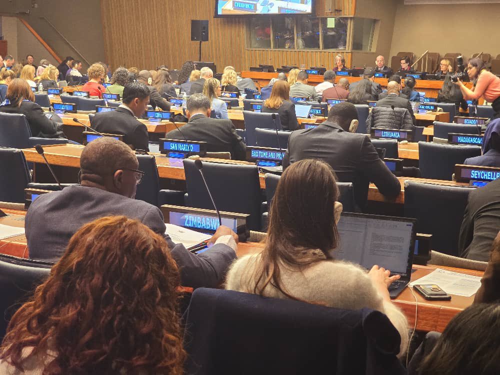 UNFPA Zimbabwe (@unfpa_zimbabwe) on Twitter photo Hon. Dr. D. Mombeshora, Minister <a href="/MoHCCZim/">Ministry of HealthZW</a> leads Zim’s🇿🇼 delegation to #CPD58 in New York. The GoZ will:
✅ Share national progress, priorities & challenges in P&D
✅ Advocate 4 SRHR & gender equality
✅ Contribute to shaping policies aligned 2 the #ICPDPoA
#Zimbabwe@CPD58 Hon. Dr. D. Mombeshora, Minister <a href="/MoHCCZim/">Ministry of HealthZW</a> leads Zim’s🇿🇼 delegation to #CPD58 in New York. The GoZ will:
✅ Share national progress, priorities & challenges in P&D
✅ Advocate 4 SRHR & gender equality
✅ Contribute to shaping policies aligned 2 the #ICPDPoA
#Zimbabwe@CPD58
