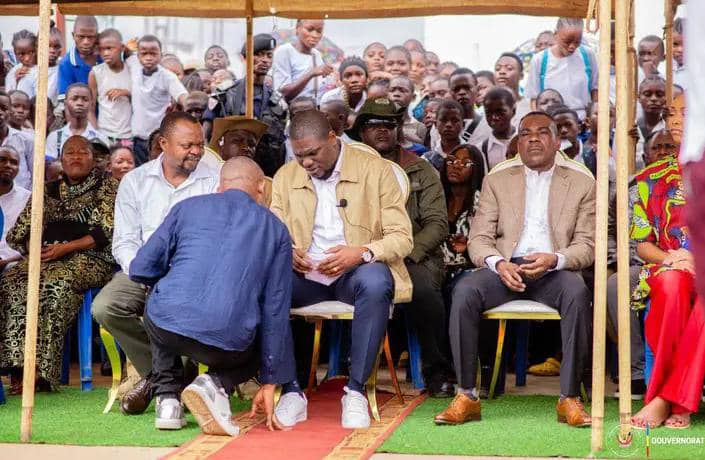 #Kongo Central : Réforme historique ! Pour la 1ère fois, les chefs de village et administrateurs toucheront un salaire mensuel. 🏡💰 Cette initiative, portée par le Gouverneur Grâce Bilolo, renforce l’autorité de l’État et répond aux attentes des populations.<a href="/MartinSOLO4/">Martin SOLO</a>