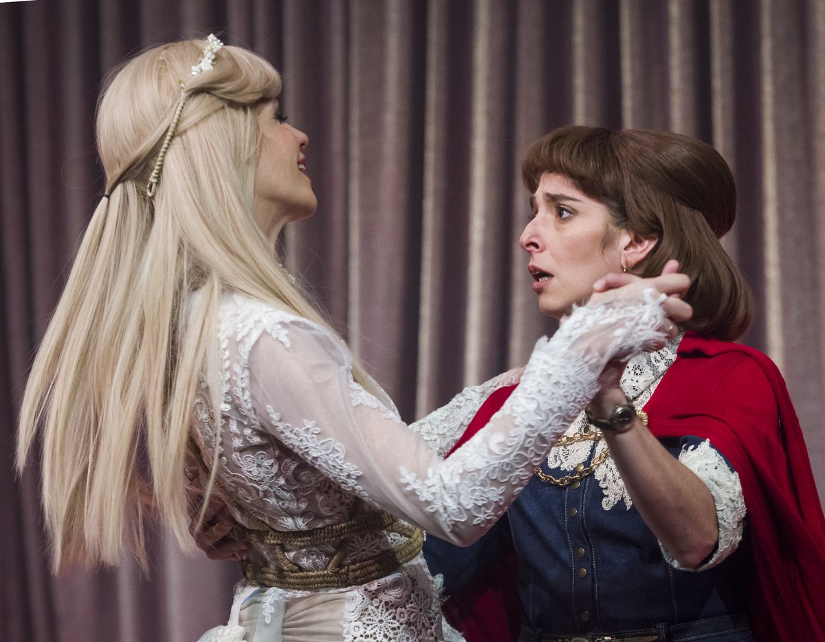 QUIERO DECIR TE AMO 

C​on: Lucía Aduriz y Violeta Urtizberea
Música en vivo de: Ian Shifres
​Dramaturgia y dirección: Mariano Tenconi Blanco

Viernes  11, 18 - 22h.
Sábados 12, 19 - 18h. 
en El Picadero.