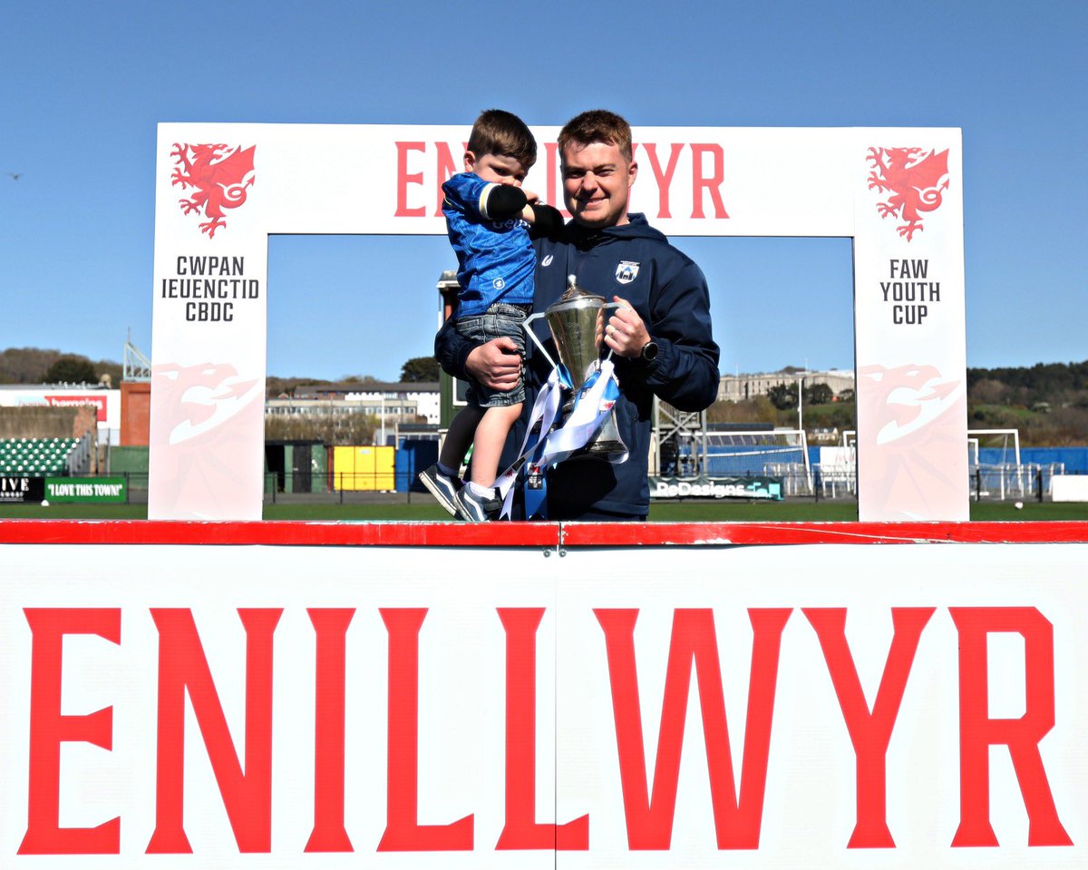 Ceri Phillips tweet media