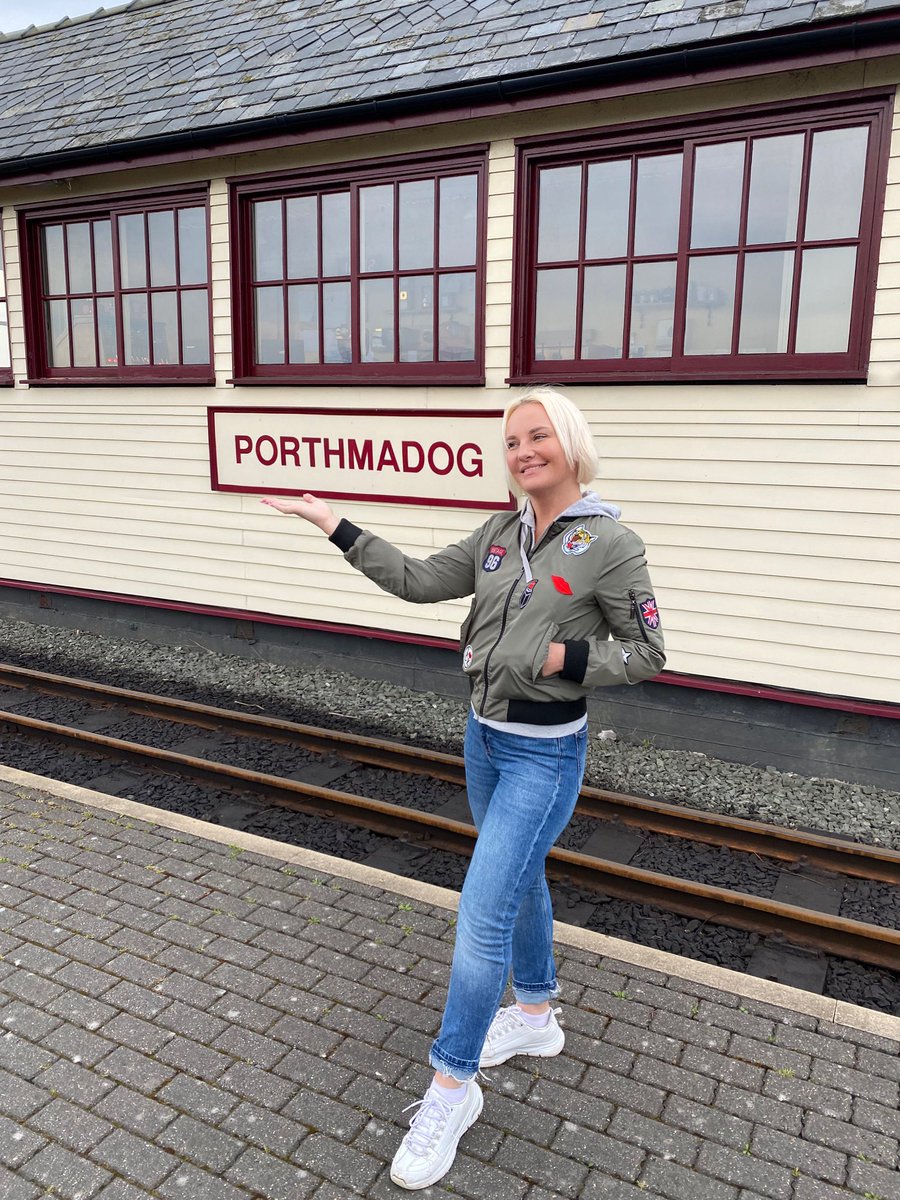 KatyaOcean's tweet photo. PORTHMADOG ⛴️🚂💚

#wales #porthmadog #amazing #ship #shipstagram #travelblogger #travelphotography #travelling #world #beautiful #train #railway #lifestyle https://t.co/t5cQYG54oD