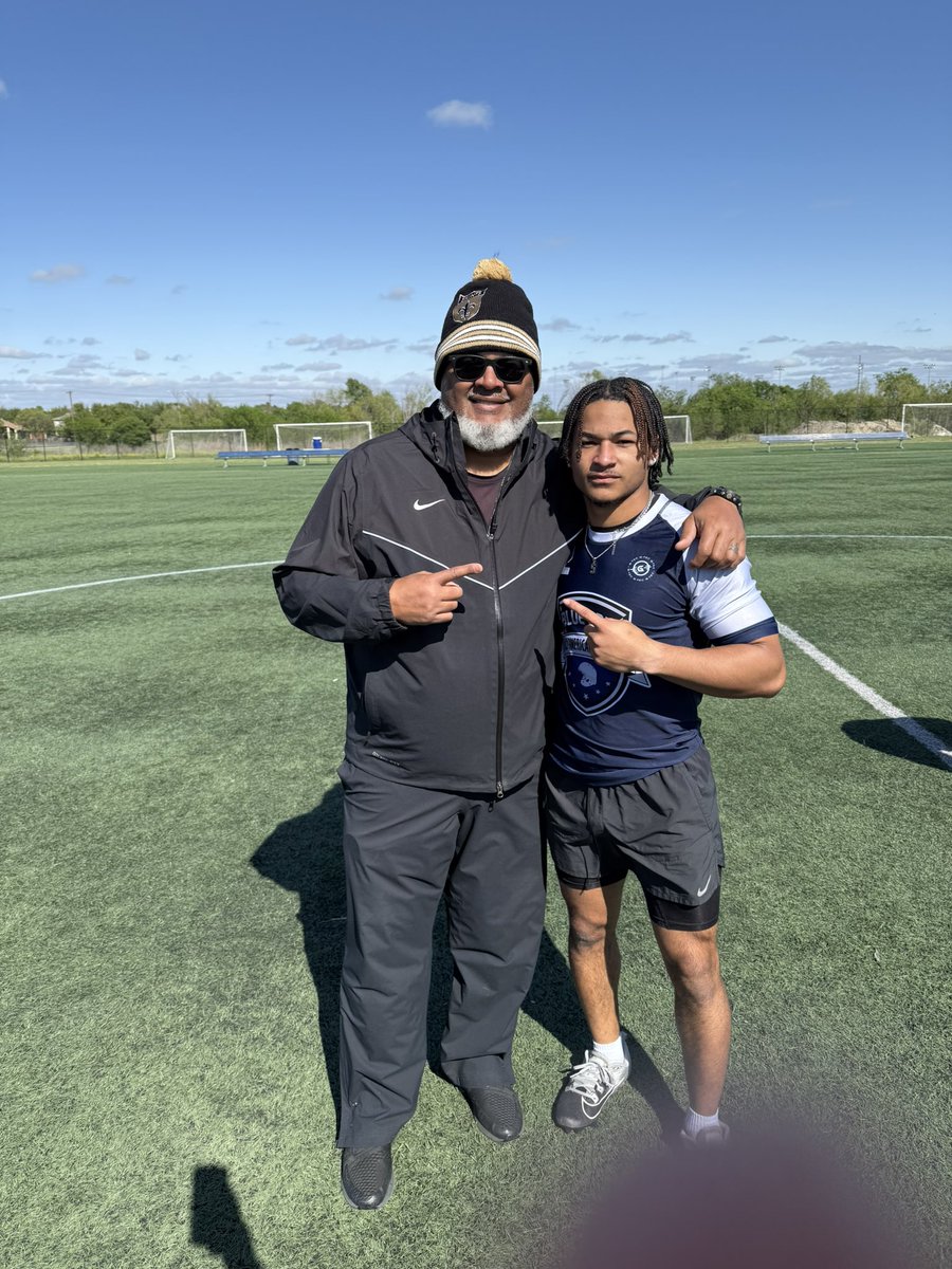 drinkard_hayden's tweet image. Had a good time at the @BlueGreyFB combine thanks to @soneworleansbra and @JoeyBarnard70 for giving me advice on what I can improve on my craft #Recruitheranch
@GRHS_Football @QuizzRodg3r2 @Coach_Fudge @CoachCaseyVogt @wgjones85