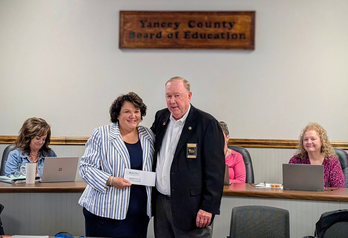 I enjoyed my visit with <a href="/KathyAmosYCS/">Kathy Amos</a> and the Yancey County Schools leadership team today. #LeadershipMatters #NCSSA <a href="/NCASAtweets/">NCASA</a>