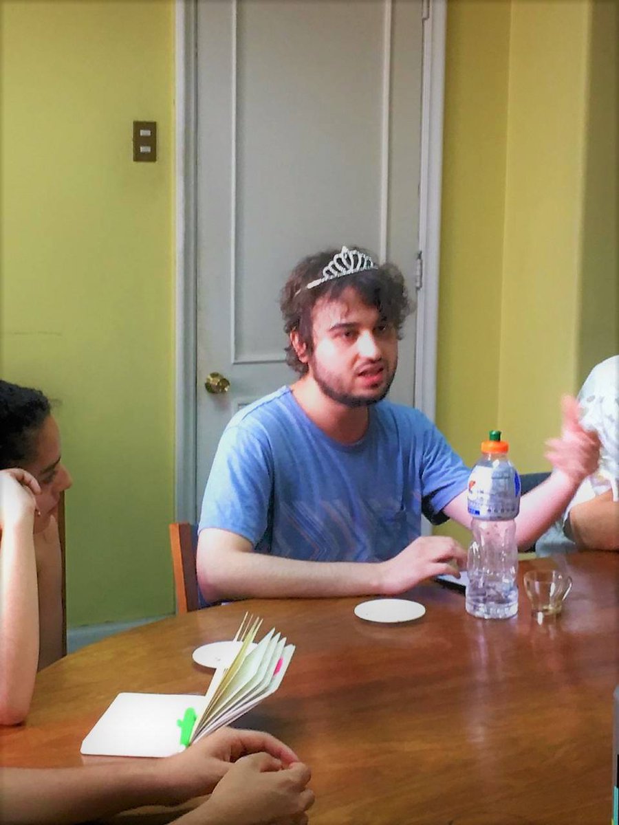 RenatoGarinG's tweet image. &quot;Yo me licencié de Derecho en la Chile con 6,9 y jamás se me cayó mi coronita de princesa marginal&quot;.