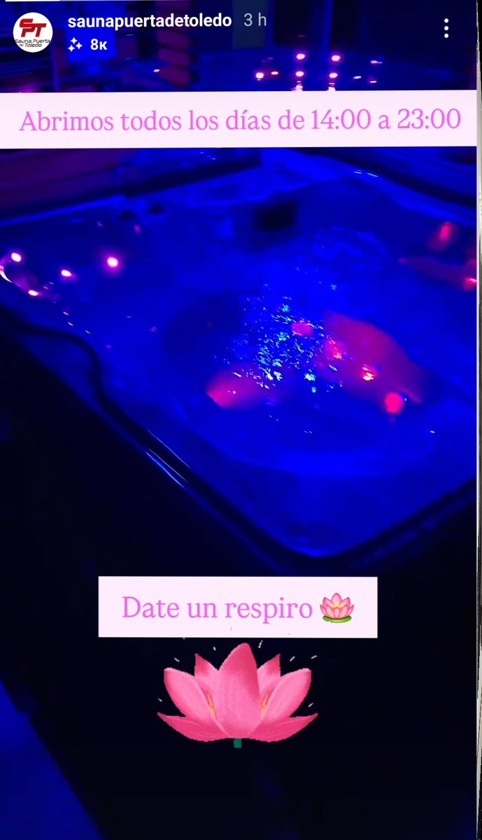 Sumérgete en la relajación de nuestro jacuzzi con espejos y luces de neon para que te sientas en la gloria 😍