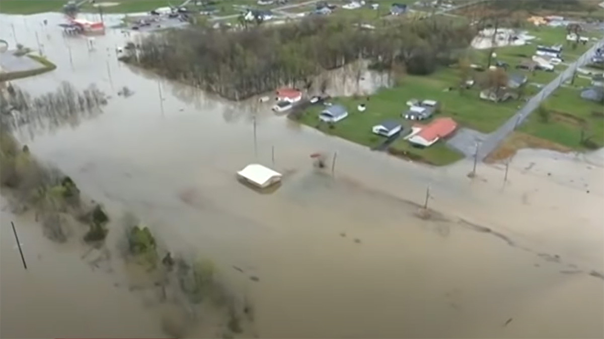 বন্যায় বিপর্যস্ত যুক্তরাষ্ট্রের ৪ রাজ্য