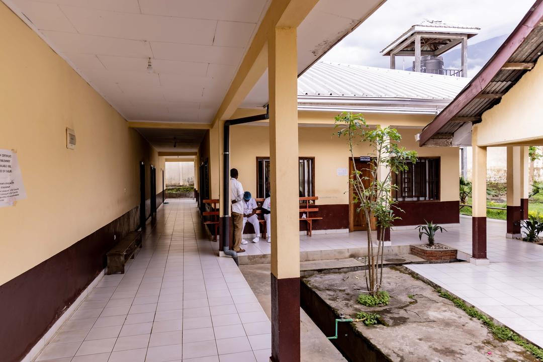 PNUDCameroun's tweet image. On #WorldHealthDay, we celebrate restored hope!
The UNDP 🇨🇲 #RecoveryProgramme through the #PPRD-NW/SW, has rehabilitated and equipped 39+ health centers, improving healthcare access across #NW/SW regions.
Grateful to the Governments of Cameroon 🇨🇲, Japan 🇯🇵 and @BoissonsduCMR…