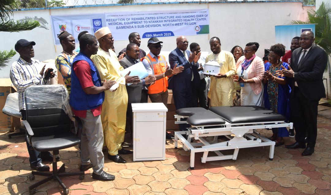 PNUDCameroun's tweet image. On #WorldHealthDay, we celebrate restored hope!
The UNDP 🇨🇲 #RecoveryProgramme through the #PPRD-NW/SW, has rehabilitated and equipped 39+ health centers, improving healthcare access across #NW/SW regions.
Grateful to the Governments of Cameroon 🇨🇲, Japan 🇯🇵 and @BoissonsduCMR…