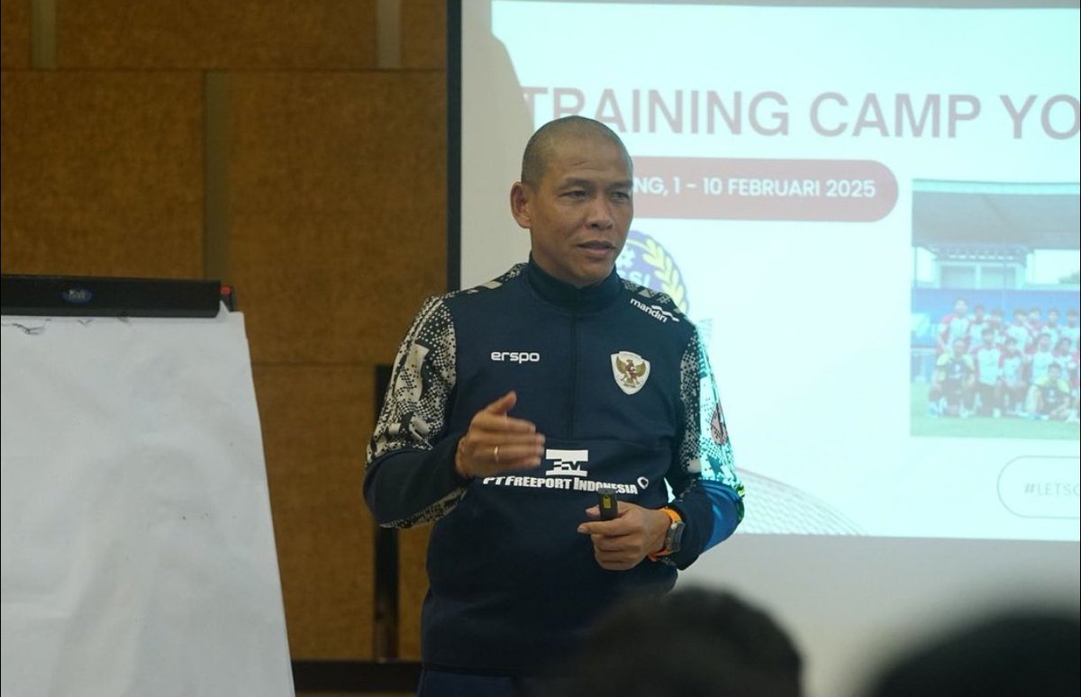 ✅ RESMI : Pelatih pertama dalam sejarah yang meloloskan Indonesia ke Piala Dunia U17 melalui babak kualifikasi, Nova Arianto. 🇮🇩👏🏼