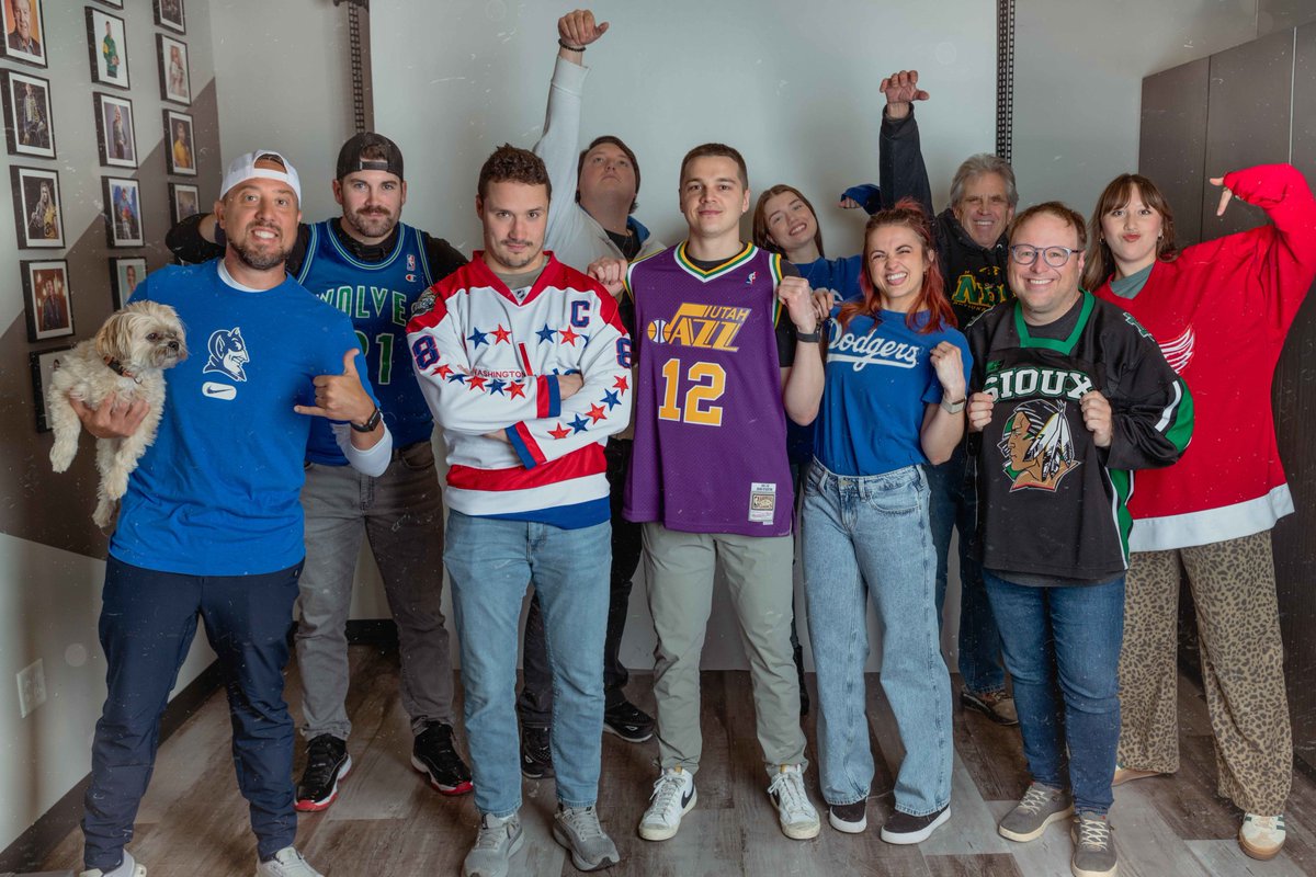 March Madness is wrapping up! 🏀 Jerseys on, brackets (mostly) busted, and plenty of hot takes flying around the office.

Who’ve you got taking the title tonight? 👀🏆