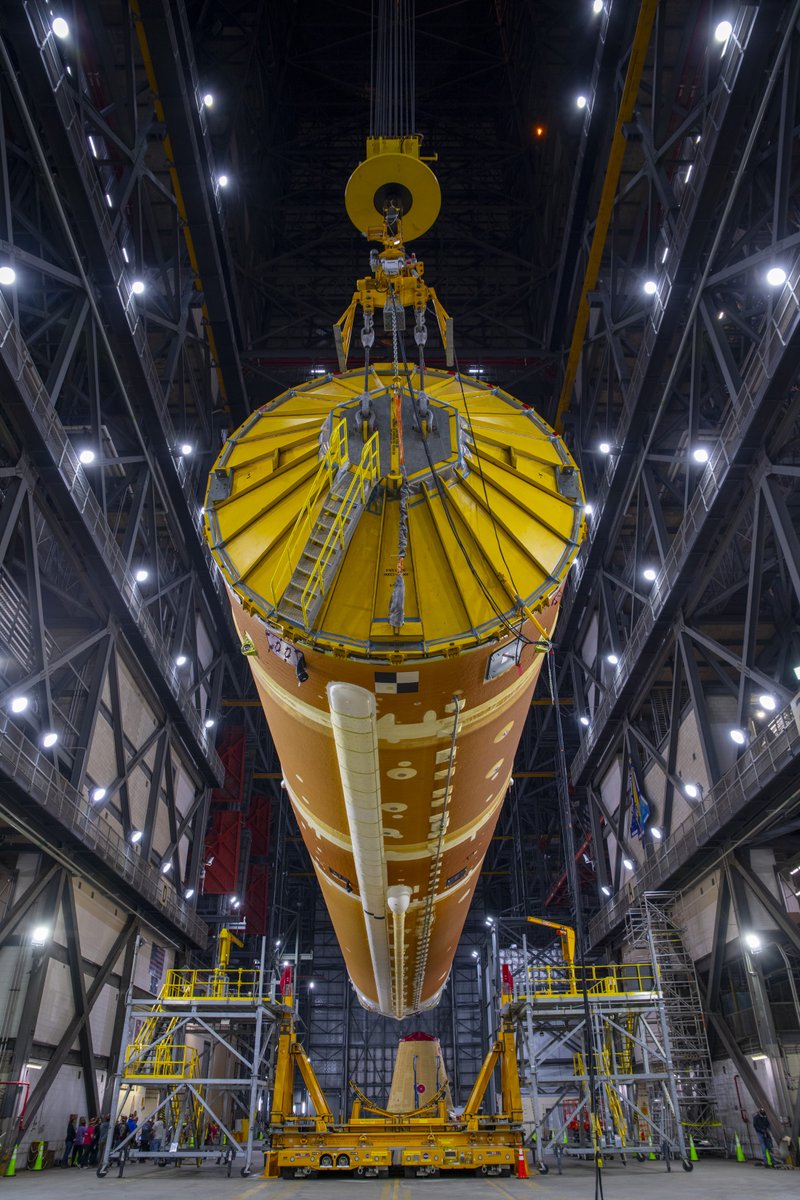 BoeingSpace's tweet image. Core stage in position.
Teams stacked the Artemis II @NASA_SLS core stage on the mobile launcher at @NASAKennedy last month. With the core stage and solid rocket boosters now in place, next up are the launch vehicle stage adapter and interim cryogenic propulsion stage.
Right…