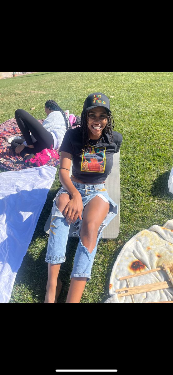 Stretchh_d's tweet photo. Paint in the park day with my art on my shirt ☀️☀️☀️ https://t.co/TNYPvam916