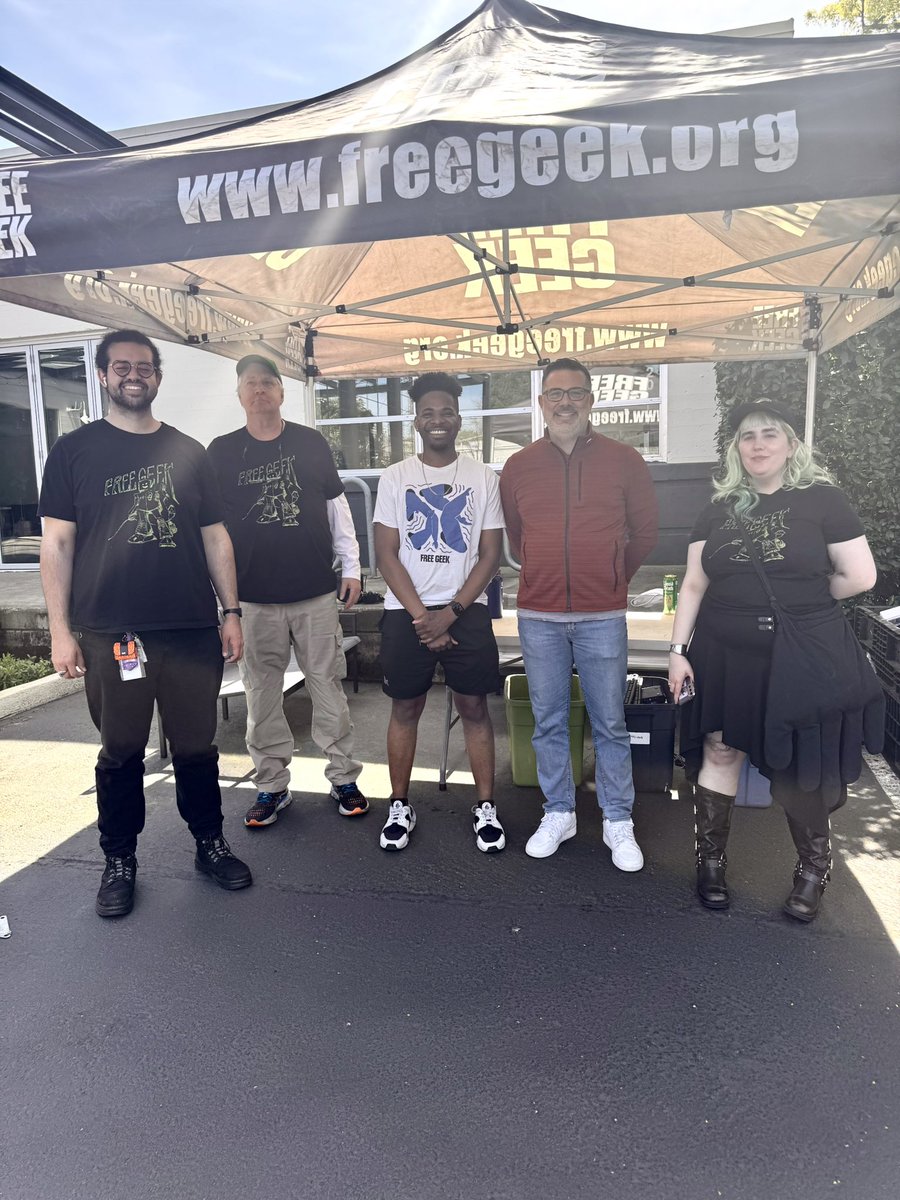 FreeGeekPDX's tweet image. Kicked off #TechNOW + #EarthMonth with Windermere Realty Trust — thanks to everyone who dropped off tech and joined us!

Catch us next at Rose City Park Neighborhood Association this Saturday, 9am–2pm!