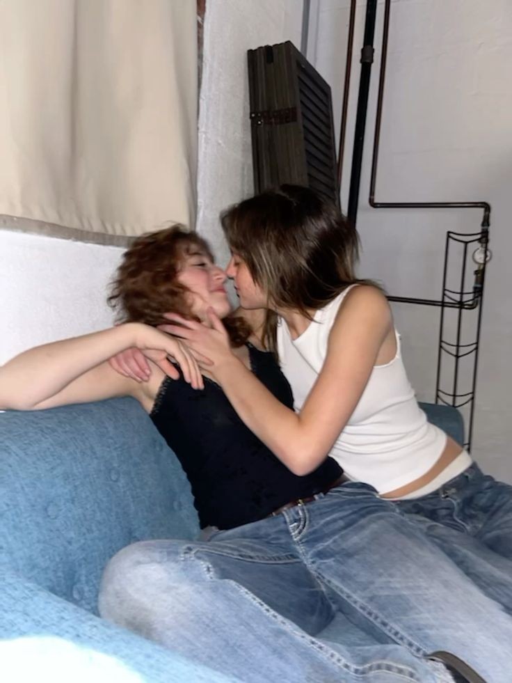 ⚢︎ (@lesbicarj) on Twitter photo 