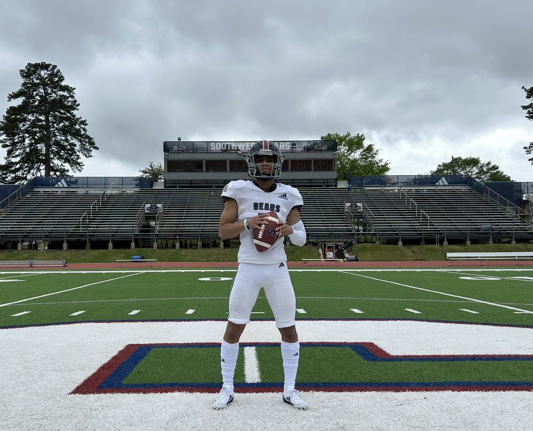 After a great visit and conversation with <a href="/CoachLGeorge/">Les George</a> , I’m blessed to receive a full scholarship offer from Southwest Mississippi! <a href="/smccfootball/">SMCC Football</a> 

<a href="/HKA_Tanalski/">Adam</a> <a href="/Briggs_bourg/">briggs bourgeois</a> <a href="/recruitPCHS/">Paulding County High School FB Recruits</a>
