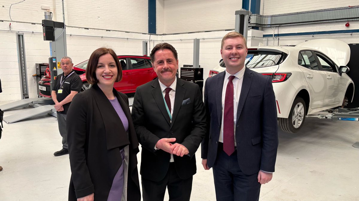 Up to Burton first thing this morning with <a href="/JacobCollierMP/">Jacob Collier MP</a> to see how young people at Burton College <a href="/BSDCofficial/">BSDC</a> are learning the skills of the future — and got a drive in a hydrogen-powered car!

Labour’s Plan for Change means backing our colleges and young people to succeed.
