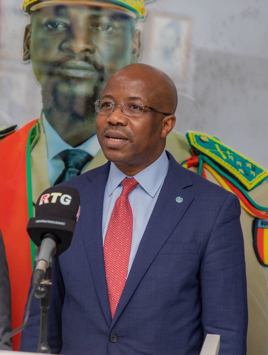 Discussions constructives entre notre Directeur Régional et Dr Morissanda Kouyaté, Ministre des Affaires Étrangères sur le renforcement de la coopération Sud - Sud entre pays de la sous région pour un engagement fort afin de faire avancer la cause des enfants en #Guinée.