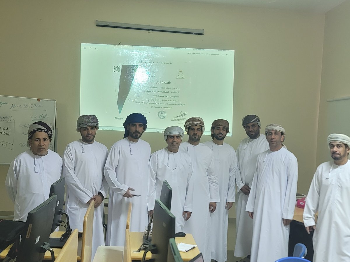 البدء في تنفيذ البرنامج التدريبي لمنصة نور.
حسب الخطة المتبعة في المدرسة بتقسيم المتدربين لمجموعات يقف على تدريبها أ.حمدان البادي و أ. إسماعيل المعمري
ومؤشر نجاح الخطة التدريبية في المستوى المطلوب