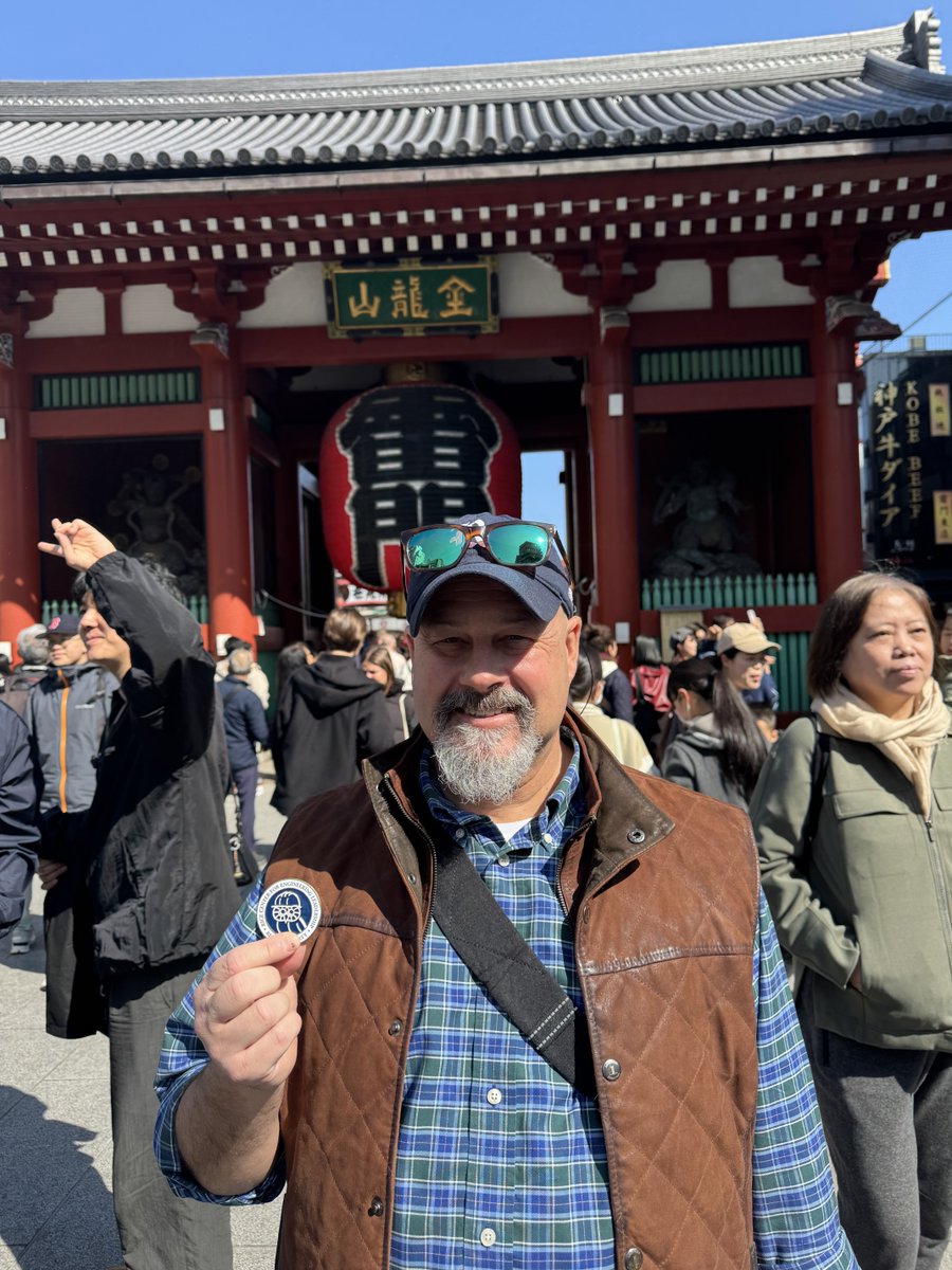 RCELConnect's tweet image. Spring Break #rcelcoincameo incoming! This year, RCEL Executive Director Kaz Karwowski visited South Korea and Japan to visit family! He sent these images of the Gwanghwamun Gate in Seoul, and Kaminarimon in Asakusa, Tokyo.