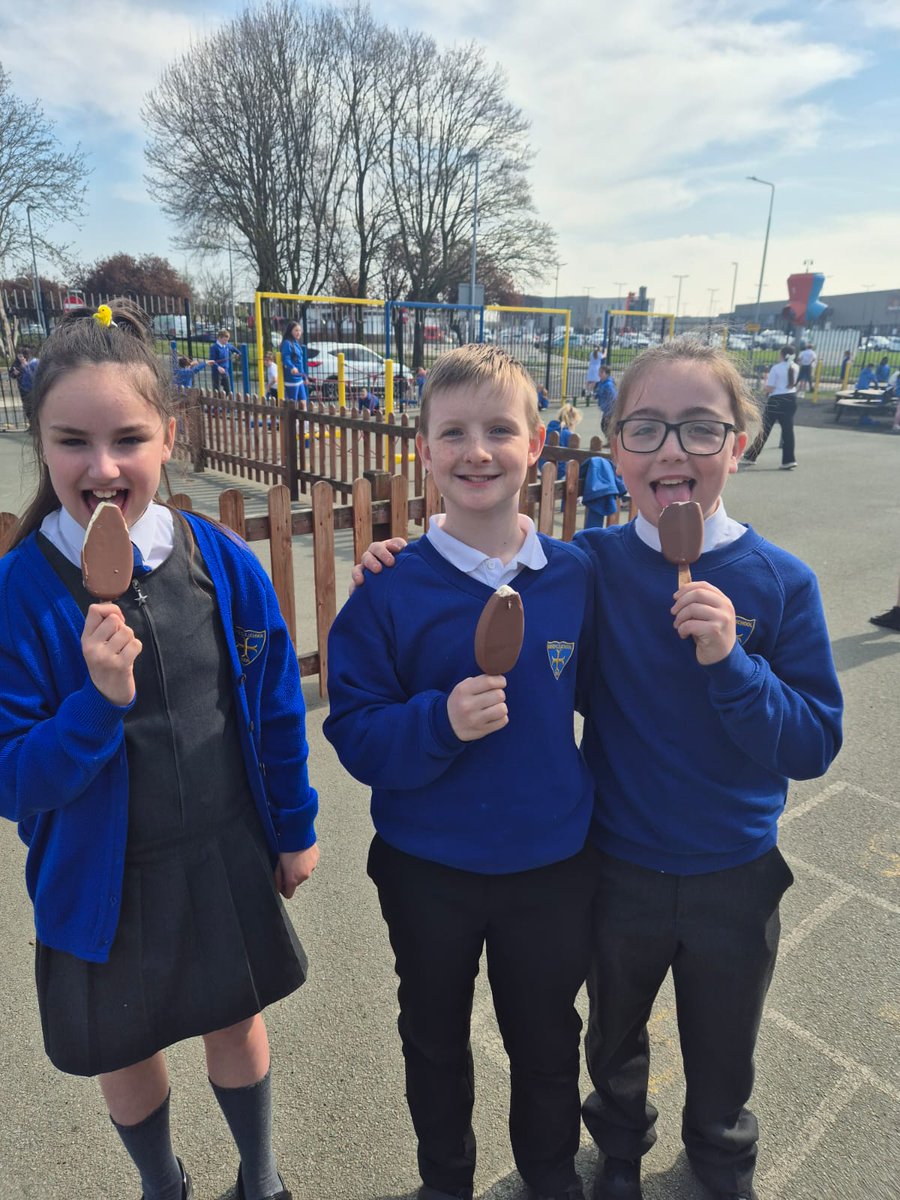 ❄️🧊❄️🧊❄️🧊❄️🧊❄️🧊❄️🧊❄️🧊❄️🧊
Rockets, Fabs, Twisters and Nobbly Bobblies were all the rage at school when the children enjoyed Frozen Friday!
What made it even better was the glorious weather. ☀️
The children certainly had a great time as you can see.