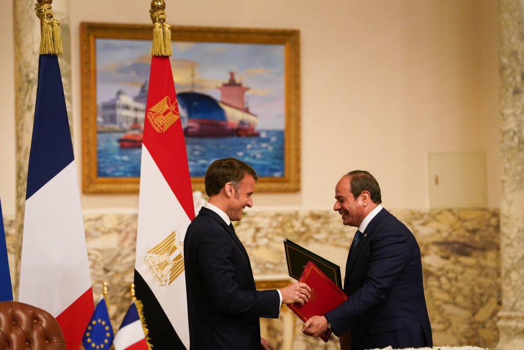 مصر شريك استراتيجي وصديق تاريخي لفرنسا. جئت إلى القاهرة لأؤكد مجددًا رغبتنا في بذل المزيد من الجهود معًا في جميع المجالات. سعيد جداً بالمضي قدمًا مع الرئيس السيسي من أجل ازدهار بلدينا.