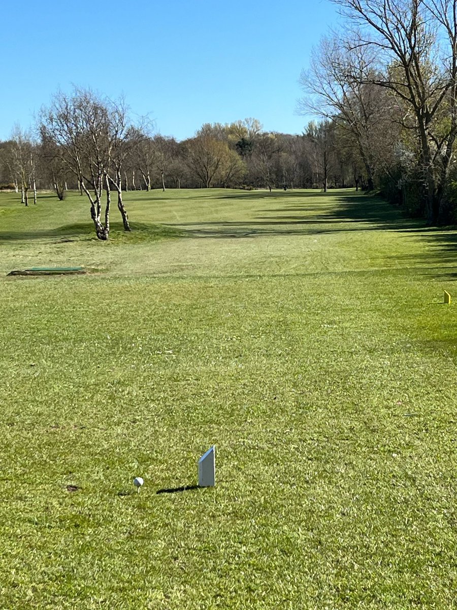 GolfMunici80849's tweet photo. What a stunning day for itโฆโณ๏ธโ๏ธ @LinkGolfUK_ #mondaygolf https://t.co/TUfwsvIJxW