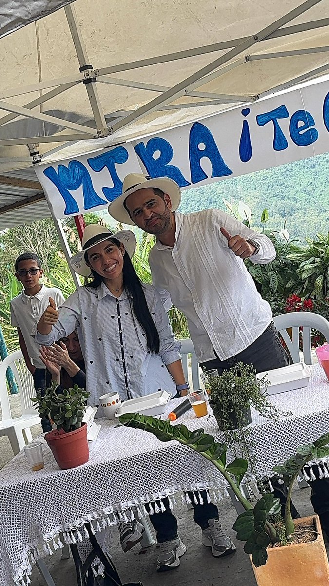 GeovanyLondonoG's tweet photo. ¡EN LA CELIA, EL PARAÍSO ENTRE MONTAÑAS!

Tuvimos una tarde agradable e inspiradora en La Celia, con amigos especiales de este y otros bellos municipios de Apía, Santuario y Pueblo Rico. https://t.co/p1QLVRHaAT