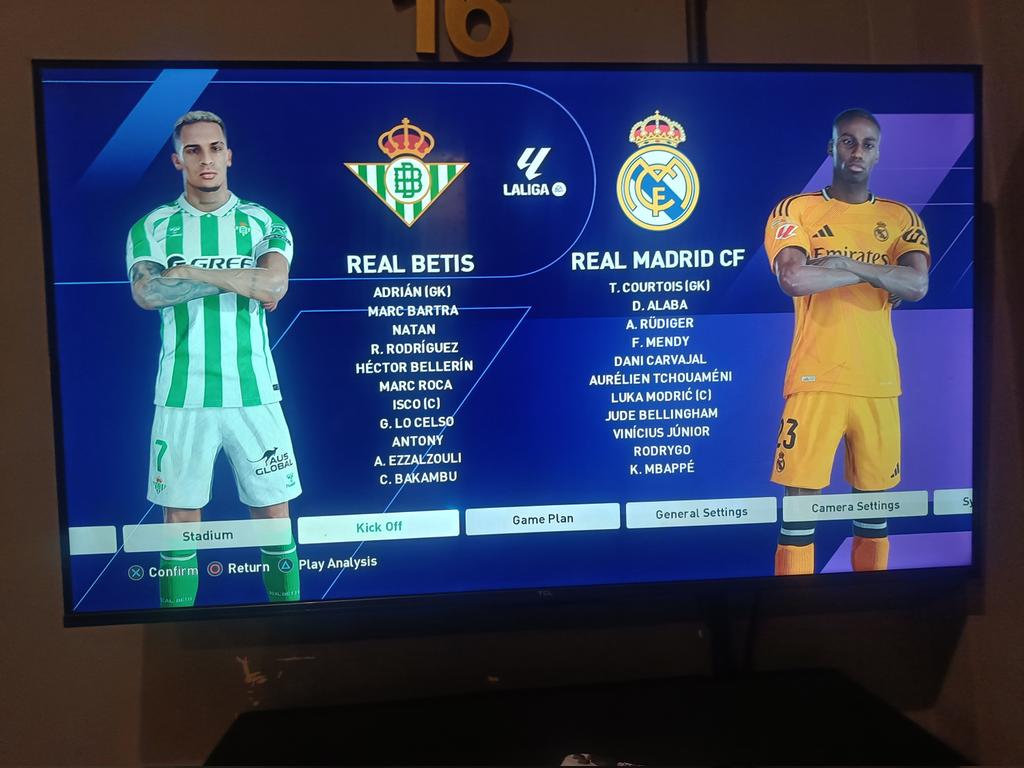 Mencari hiburan, karena kesepian.
Huhuhu 😔