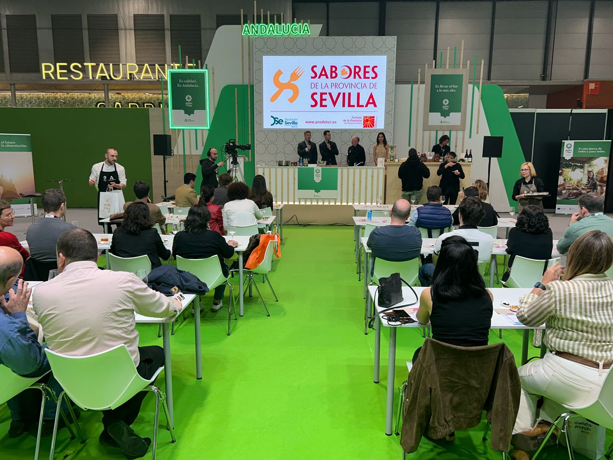 🥄 “La Gran Despensa Culinaria de la Provincia de Sevilla” brilló en #SalonGourmets.
Luis Portillo Camacho y @lacataora pusieron sabor, talento y territorio sobre la mesa 🫒🍷 
Sabor, territorio y pasión por lo nuestro.
#SaboresDeLaProvinciaSevilla #SalonGourmets