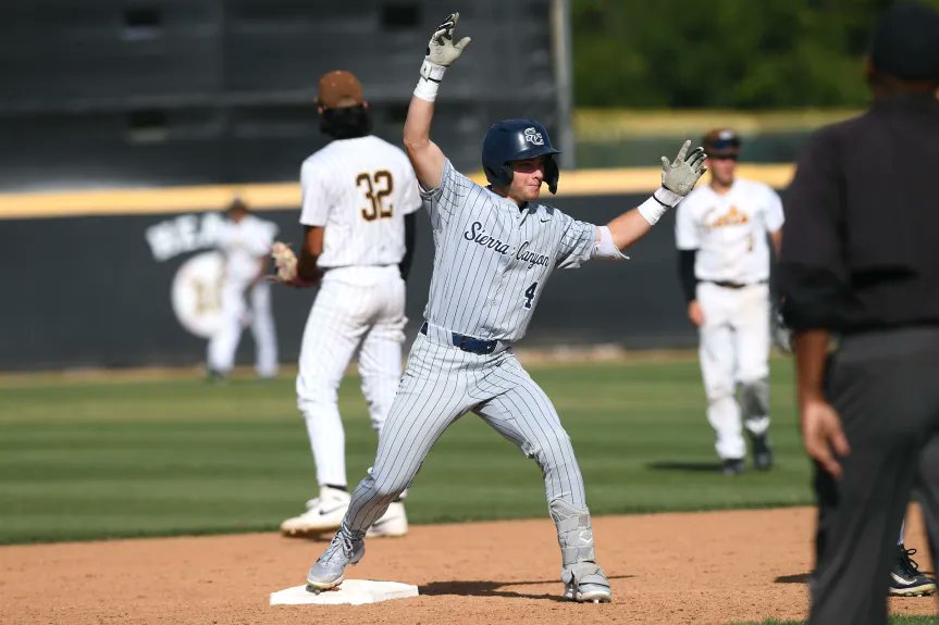 Sierra Canyon High baseball handed Crespi its first loss of season, 7-2, on April 4. Interviewed both skippers, <a href="/GreysonGullage/">Greyson Gullage</a>, <a href="/dezidelgado28/">Dezi Delgado</a> and <a href="/JoshStoney25/">Josh Stonehouse</a>. 

📸 of <a href="/Teddy_Levin_/">Teddy Levin</a> by <a href="/holzmanphoto/">Andy Holzman</a>

My first story for the Los Angeles Daily News: dailynews.com/2025/04/04/sie…