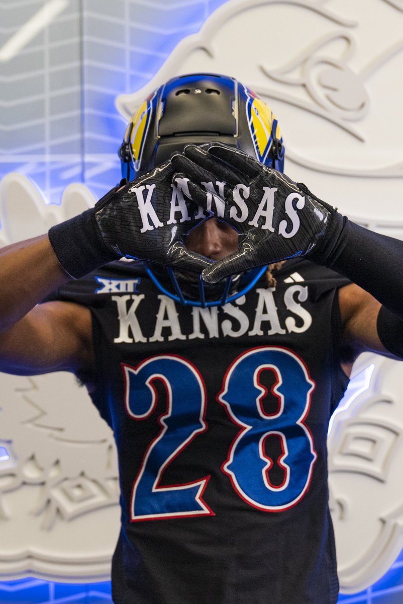 DezephenWalker's tweet image. Had a great time visiting KU for my OV!! Thank you coaches and staff for having me!🔴🔵 #rockchalk #jayhawk @CoachWallaceKU @AllenTrieu @KU_Football
