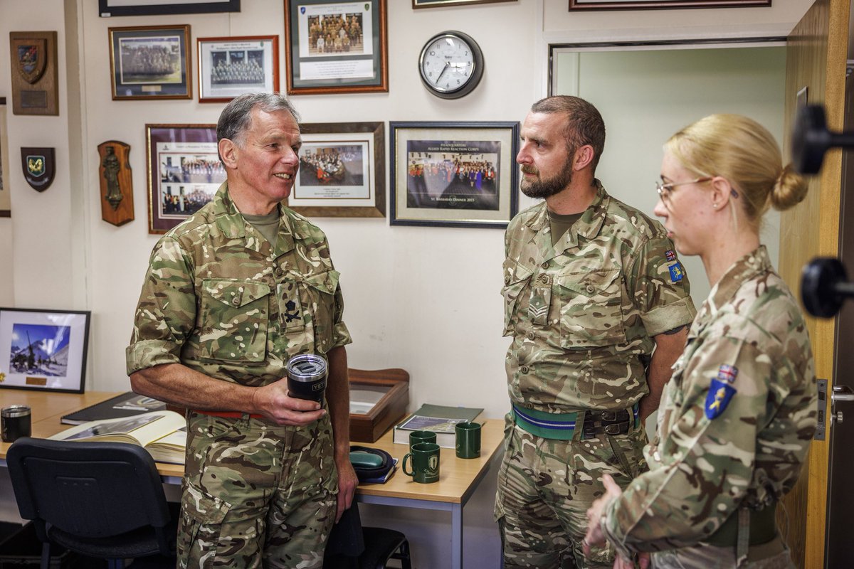 The Joint Fires and Influence Branch of <a href="/HQARRC/">NATO Allied Rapid Reaction Corps</a> were delighted to welcome the Master Gunner to Imjin Barracks this week.  The Branch briefed the Master Gunner on how they integrate Royal Artillery capabilities including surveillance, fires and GBAD into Corps ops

#findandstrike