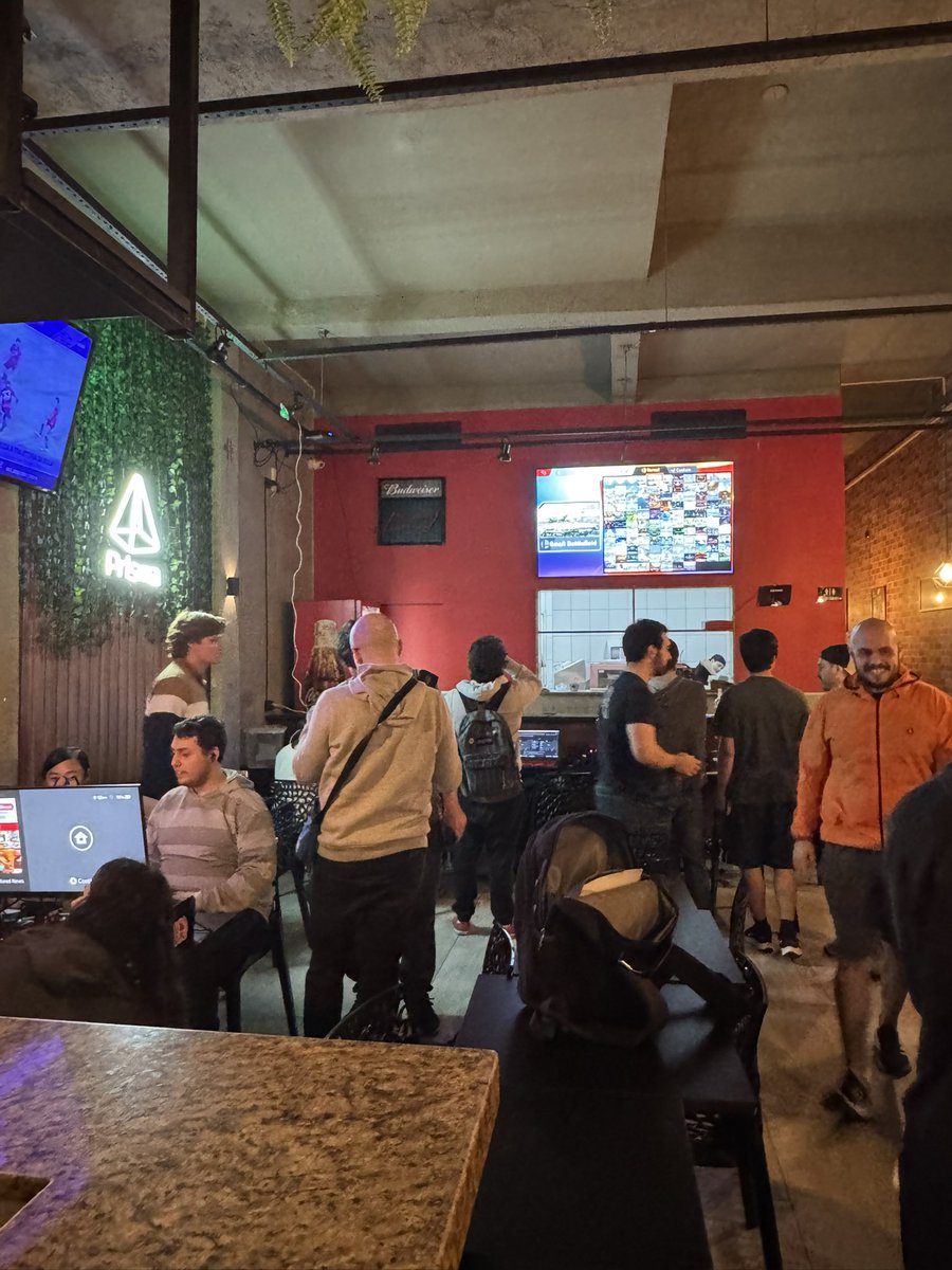 A fria segunda feira não afugentou os guerreiros e guerreiras aqui do #PGSMASH.
Vários embates de nível acontecendo aqui no Prisma Burguer.

<a href="/TeamDASHBR/">Team DASH</a>