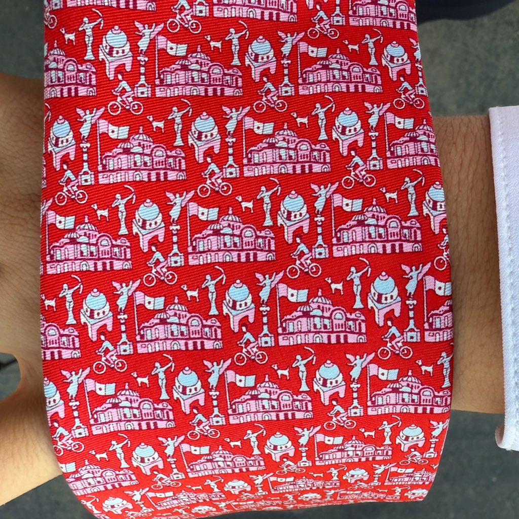 JusticiaJovenMX's tweet photo. ¡Ya estamos en la segunda semana en el Zócalo de la CDMX! 

Hoy nos pusimos una corbata muy mexicana con muchos lugares icónicos de la @AlcCuauhtemocMx. ¿Los reconocen? ¿Cuál es su favorito? https://t.co/3leezbvIjP