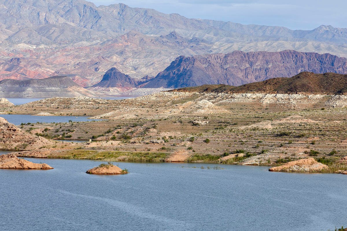 702times's tweet photo. Authorities are searching for Dr. Shawn D. Frehner, a dedicated Las Vegas veterinarian, missing near Lake Mead. His commitment to animal care has touched many. Let’s hope for his safe return. #DrFrehner #LakeMeadSearch https://t.co/9fXwOqYlIP