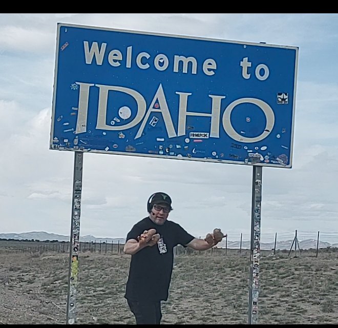 bigrigadventur1's tweet image. Today&apos;s state sign...   Idaho 🥔🥔