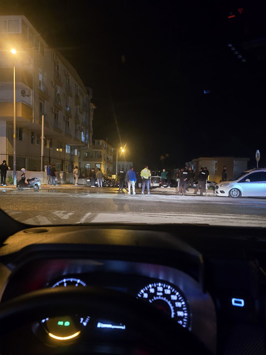 Bugün tepkimizi koyalım ki ortaya herkes işini düzgün yapsın bugün sarhoş girer  yarın ne gireceği belli değil ...  başka yerlerede güvenlik zafiyeti olmasın ...rahat uyuyabilelim. #Manavgat #kyk #güvenlik