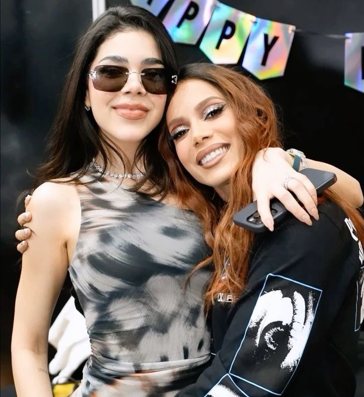 La colaboración de Kenia OS y Anitta estará disponible este próximo 17 de abril. 🇲🇽🇧🇷