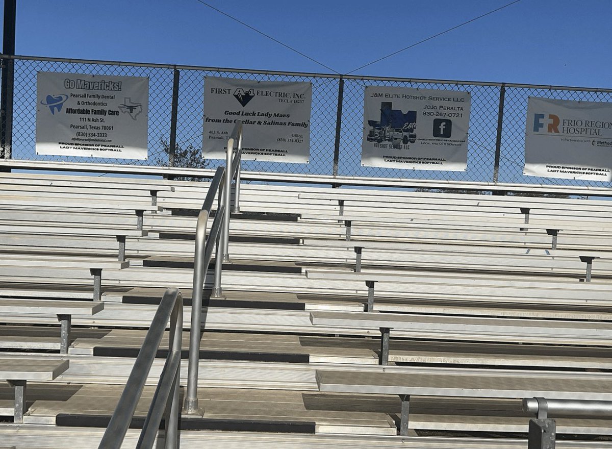 phsmavsoftball's tweet photo. Thank you so much to these amazing businesses that supported our fundraiser. It’s great to know that these companies back up and support the Lady Mavs!!! 💚🤍🤘🥎

#RefusetoSink https://t.co/ReIdOAmgWz