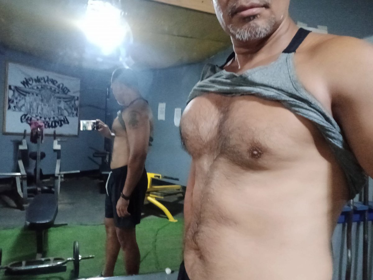 DraxBuddy_Alter's tweet photo. Si parekoy na curious pag ka tapos ng unang karanasan, kaya kung marunong ka makipag tropa ma kukuha mo tlga ang gsto.

Daddy Ogs taga Laguna,
Pm na lang gsto ng messenger nya💪

#ManForMen
#BuddyForLife
#DaddyCurious
#BoysWhoLikesMen https://t.co/dVR2cPUYXR