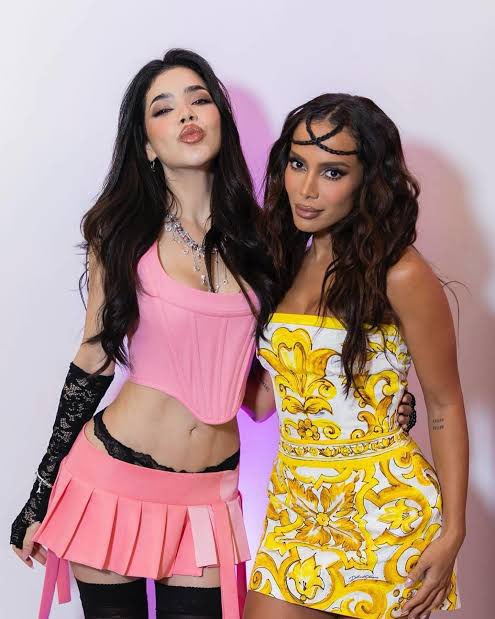 updatecharts's tweet image. 🚨 Kenia Os e Anitta irão lançar a colaboração “EN CUATRO” no dia 17 de abril.