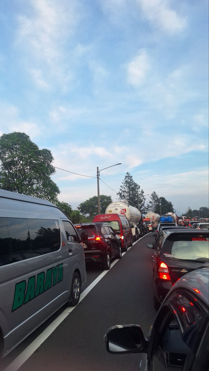 Km. 94 Cipularang tersendat. Ada info truk terguling <a href="/PRFMnews/">Radio PRFM</a>