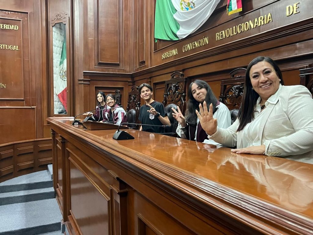 Diputada Mirna Medina Ruvalcaba respalda proyectos ambientales de jóvenes dlvr.it/TK1G2f