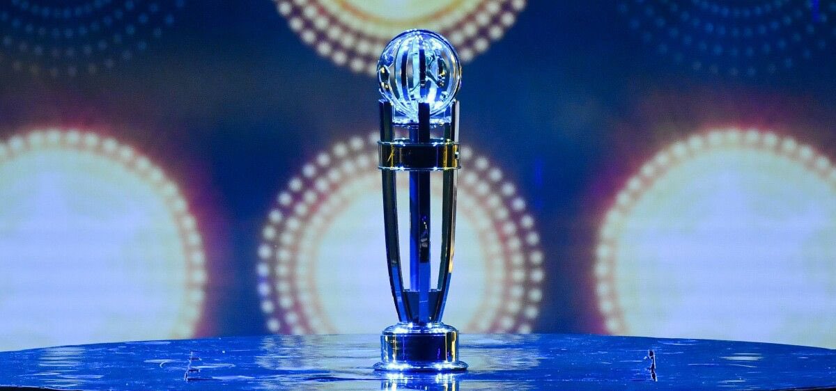 BadrBalobaid's tweet image. 🚨🚨🚨
معايير جائزة أفضل لاعب آسيوي ثمانية:

1.يتم منح جائزة أفضل لاعب للاعب الآسيوي الذي يلعب في قارة آسيا.

2.يتم استخدام نظام النقاط من أجل تحديد القائمة المختصرة للمرشحين، النظام الحالي للنقاط يمنح عدد نقاط معينة لأفضل لاعب في المباراة، وذلك بحسب البطولة.
البطولة…