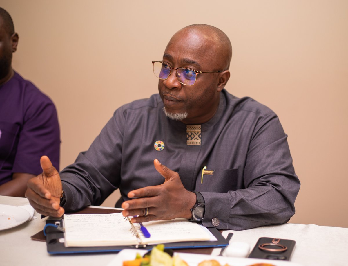 UNDPSierraLeone's tweet photo. @UNDPSierraLeone met with @tradesaone to strengthen collaboration on #tradeanddevelopment and #AfCFTA.The #ResRep @FredAmpiah  reaffirmed UNDP’s support for trade policy, SME dev't &amp; data-driven dev't.  Trade Min. Alpha I. Sesay reaffirmed efforts to boost 🇸🇱’s continental trade. https://t.co/mdZJHiee4f