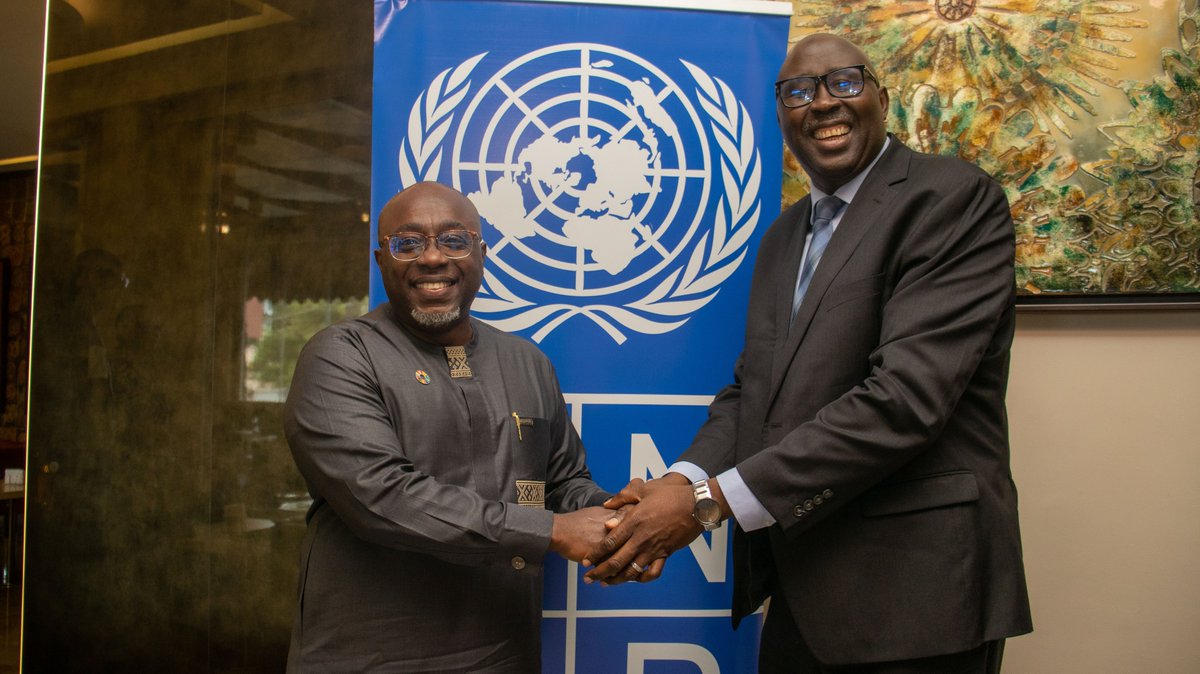 UNDPSierraLeone's tweet photo. @UNDPSierraLeone met with @tradesaone to strengthen collaboration on #tradeanddevelopment and #AfCFTA.The #ResRep @FredAmpiah  reaffirmed UNDP’s support for trade policy, SME dev't &amp; data-driven dev't.  Trade Min. Alpha I. Sesay reaffirmed efforts to boost 🇸🇱’s continental trade. https://t.co/mdZJHiee4f