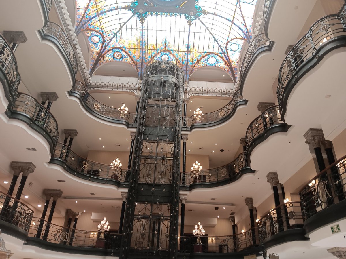 AleFerruzcaL's tweet photo. #cdDeMexico 
El gran hotel está muy bonito. https://t.co/UVaZQAZNPv