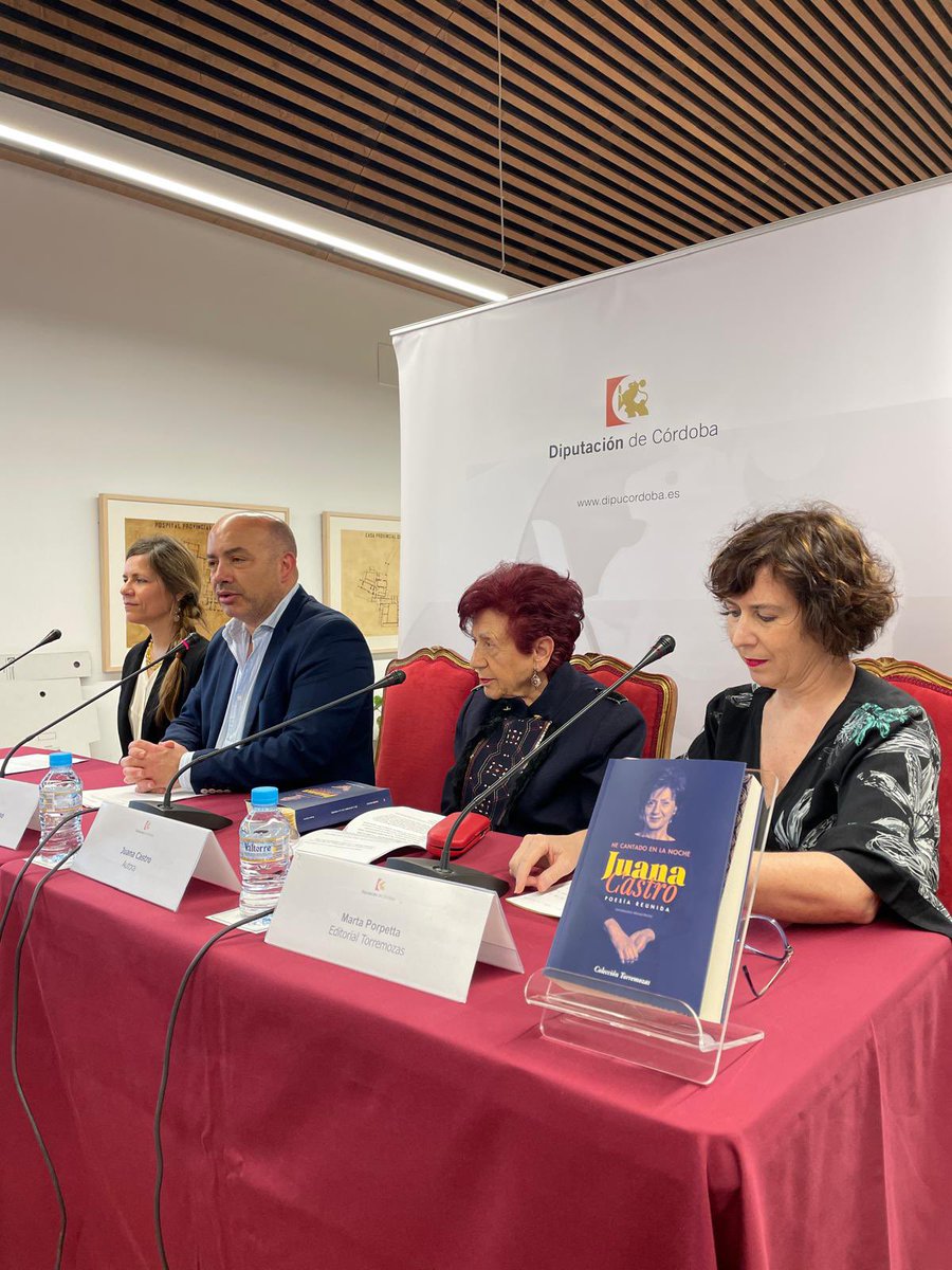 La escritora cordobesa Juana Castro presenta en la Biblioteca de la <a href="/dipucordoba/">Diputación de Córdoba</a>  su nuevo libro ‘He cantado en la noche’. 

El delegado de la <a href="/dipucorcultura/">Cultura Diputación de Córdoba</a>, <a href="/gabidumo/">Gabriel Duque Moreno</a>, ha acompañado a la autora.